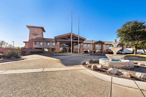 Pomerene Hotel | Comfort Inn Benson near Kartchner Caverns