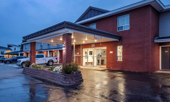 Gander Hotel | Comfort Inn