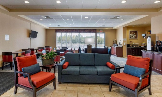Sturgeon Falls Hotel | Comfort Inn