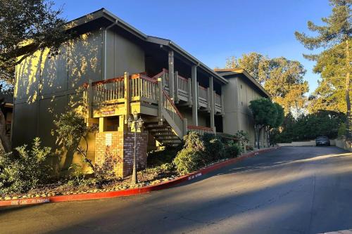 Monterey Hotel | Comfort Inn Monterey Peninsula Airport