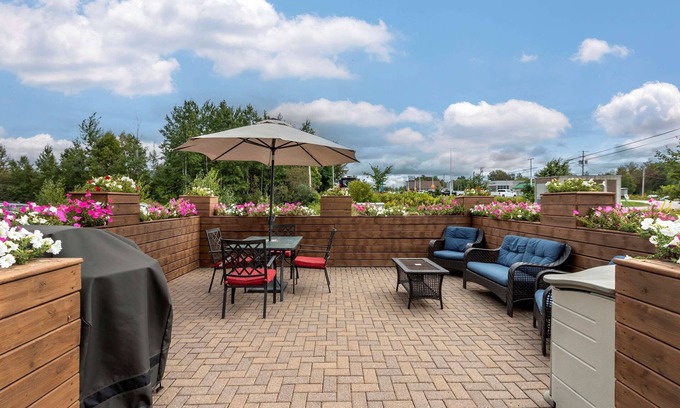 Sturgeon Falls Hotel | Comfort Inn Sturgeon Falls