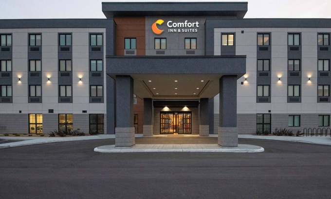 Carleton Place Hotel | Comfort Inn & Suites