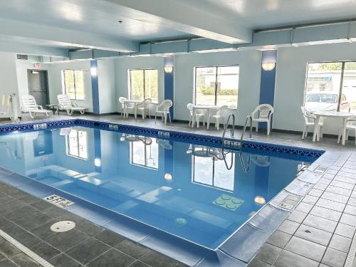 Cambridge Hotel | Comfort Inn & Suites Cambridge