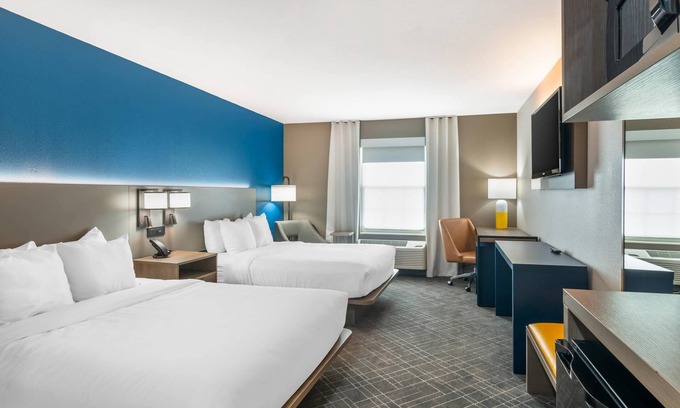 Chesterfield Hotel | Comfort Inn & Suites Chesterfield - St. Louis
