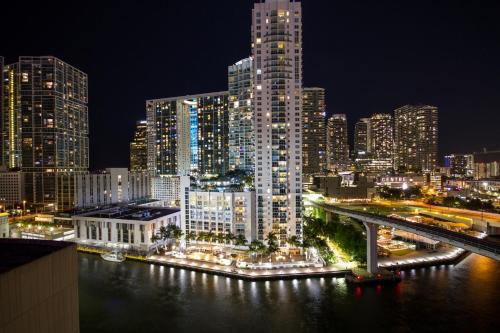 Downtown Miami Hotel | Comfort Inn & Suites Downtown Brickell-Port of Miami