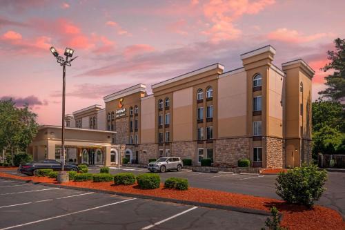 East Hartford Hotel | Comfort Inn & Suites East Hartford - Hartford