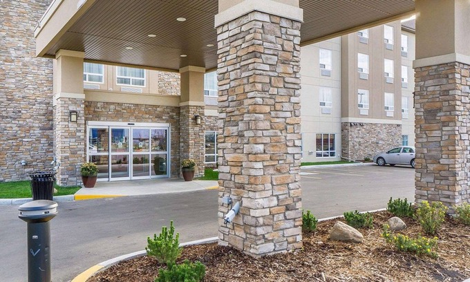 Nisku Hotel | Comfort Inn & Suites Edmonton International Airport