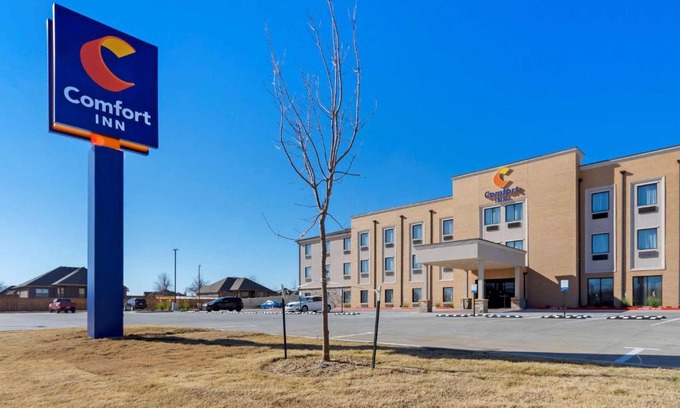 Harrah Hotel | Comfort Inn & Suites Harrah