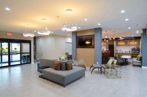 Houston Hotel | Comfort Inn & Suites Houston I-45 North - IAH