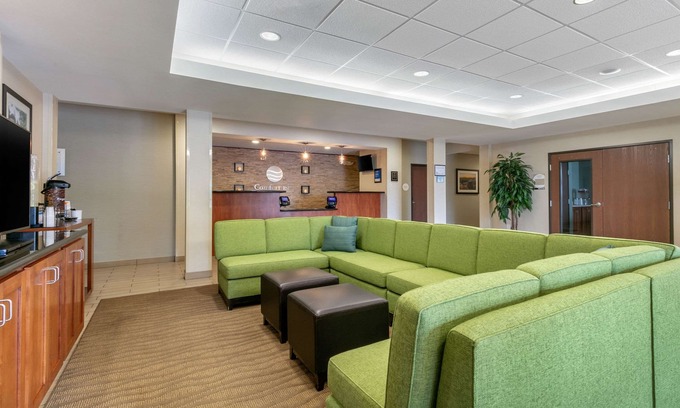 Marion Hotel | Comfort Inn & Suites Marion I-57
