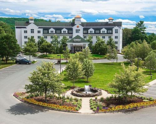 St. Johnsbury Center Hotel | Comfort Inn & Suites Near Burke Mountain