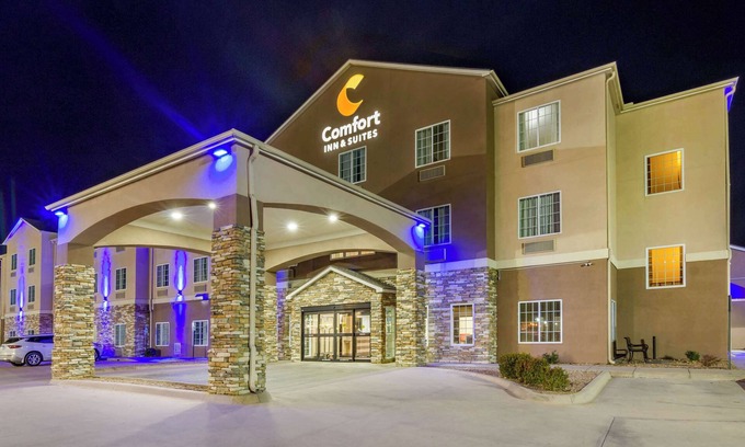 Newton Hotel | Comfort Inn & Suites near Bethel College