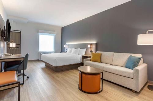 Newark Hotel | Comfort Inn & Suites Newark Liberty International Airport