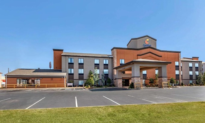Pauls Valley Hotel | Comfort Inn & Suites Pauls Valley - City Lake