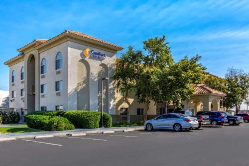 Deer Valley Hotel | Comfort Inn & Suites Phoenix North - Deer Valley