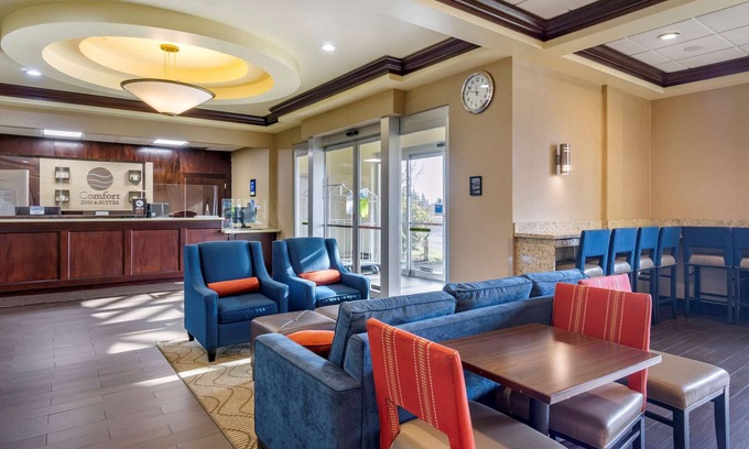 Haller Lake Hotel | Comfort Inn & Suites Seattle North