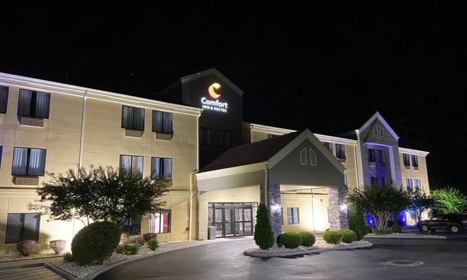 Troutville Hotel | Comfort Inn & Suites Troutville-Roanoke North