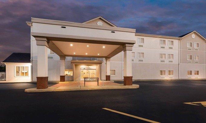 Florence Hotel | Comfort Inn & Suites Tuscumbia - Muscle Shoals