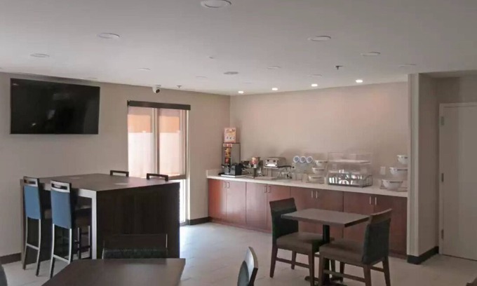 Dock Junction Hotel | Comfort Inn & Suites