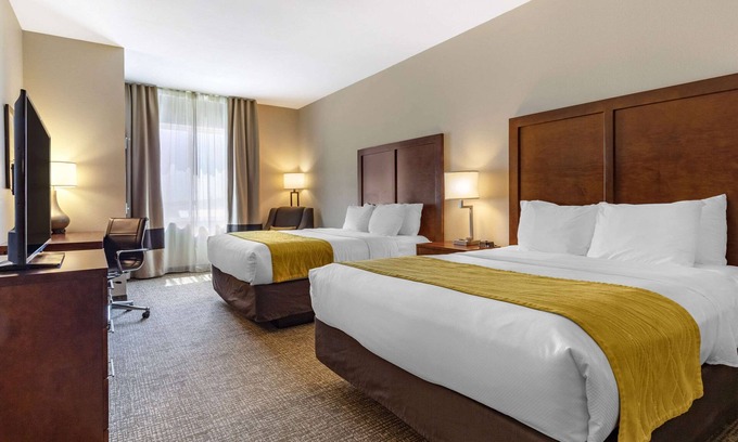 Edgewood Hotel | Comfort Inn & Suites
