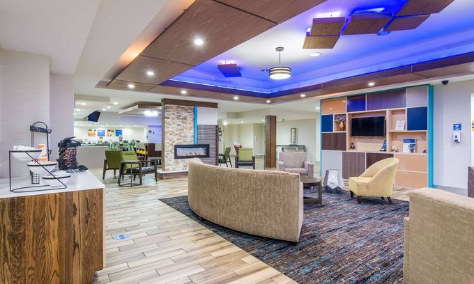 O'Hara Township Hotel | Comfort Inn & Suites