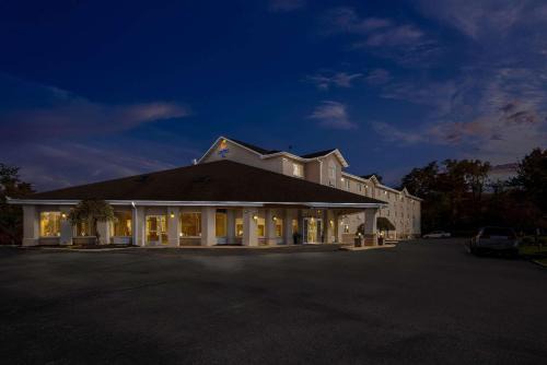 Painesville Hotel | Comfort Inn