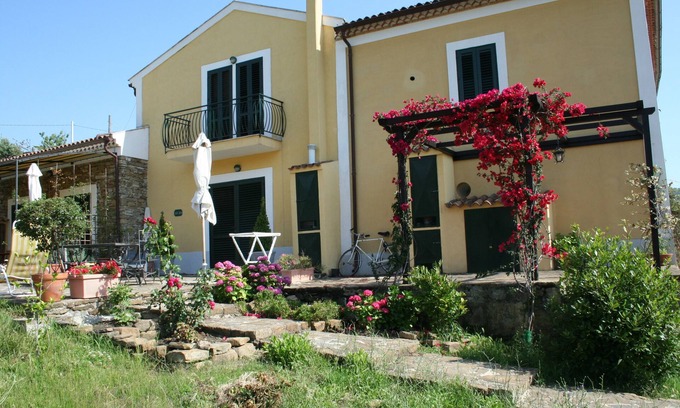 Alani Apartment | Comfortable apartment in an old manor house in a panoramic location