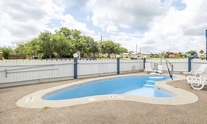 Three Rivers House | Comfort Meets Affordability! 2 Comfortable Units, Parking, Near Tip's Park!