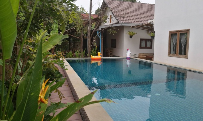 Sangkat Sla Kram Villa | COMFORT PRIVATE 5 BEDROOM HOUSE NEAR AGNKOR PARK + BREAKFAST