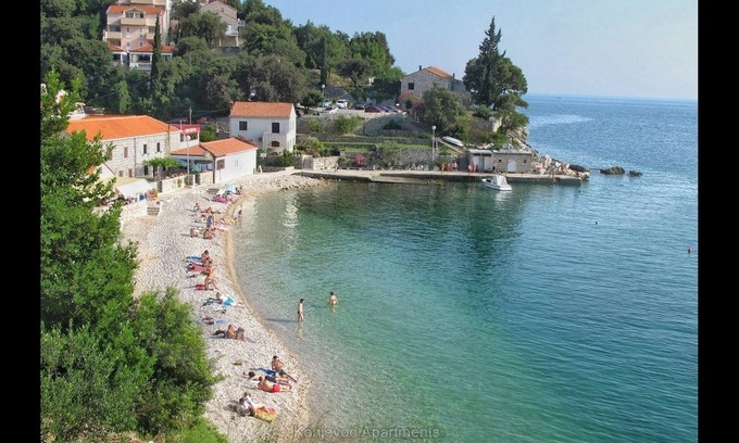 Stikovica Apartment | Comfort Seaside Lovely Seaview Apartment with Balcony, Terrace & Priv Parking