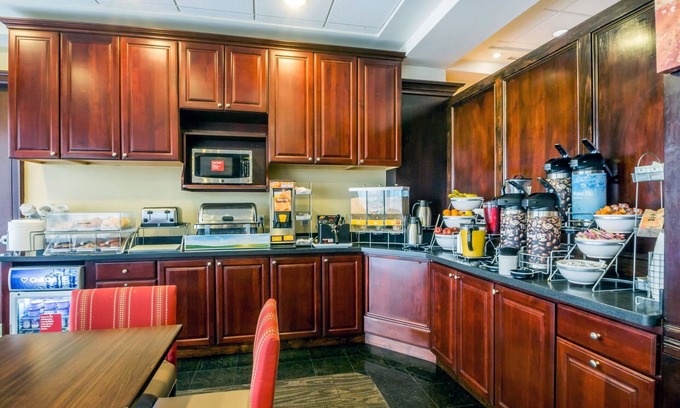 Avenel Hotel | Comfort Suites at Woodbridge