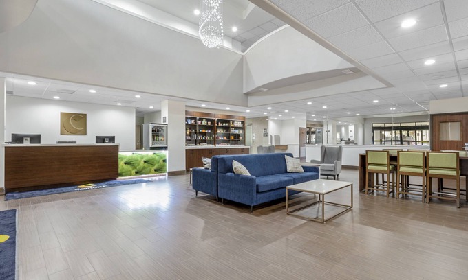 Barker Hotel | Comfort Suites Houston NW - Vintage Park