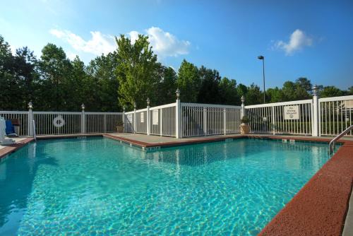Huntersville Hotel | Comfort Suites near Birkdale Village- Huntersville