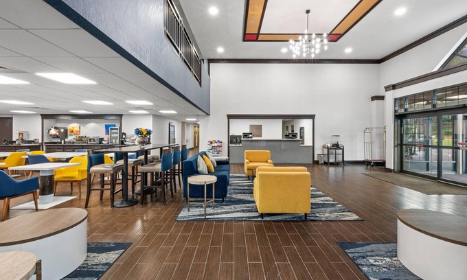 Yantic Hotel | Comfort Suites Near Casinos Norwich-Uncasville CT