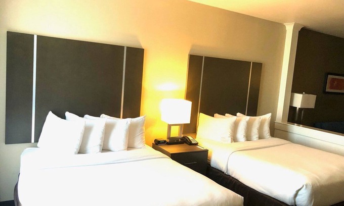 Barker Hotel | Comfort Suites Near Sam Houston Race Park.