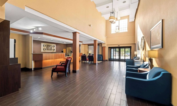 Roanoke Hotel | Comfort Suites Roanoke - Fort Worth North