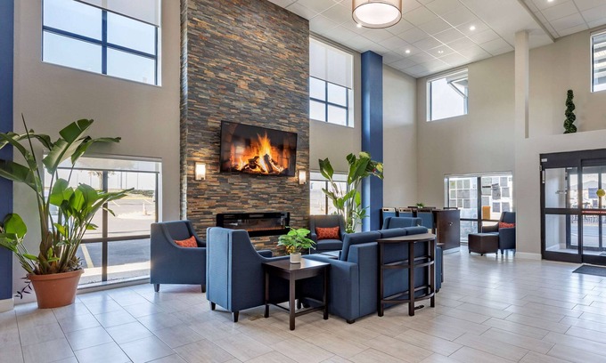 Sunset Hills Hotel | Comfort Suites St. Louis - Sunset Hills