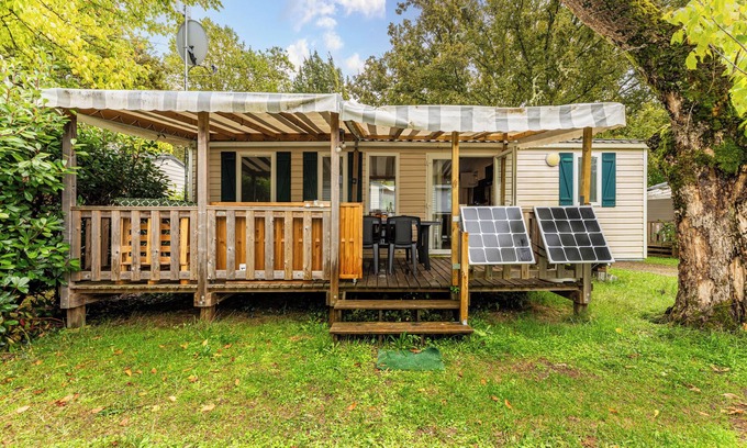 Onesse-et-Laharie RV Rental | 'Comfort With Air Conditioning 6' Caravan with Shared Pool, Private Terrace and Air Conditioning