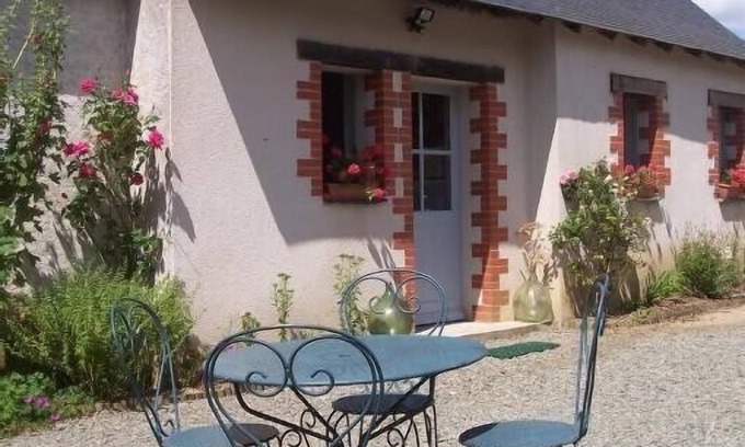 Brissac Loire Aubance Cottage | Comfortable independent gîte surrounded by vineyards near Brissac-Quincé