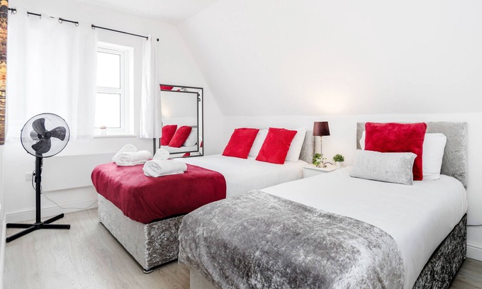 Bedford Apartment | Comfortable 2BR Apartment in Bedford