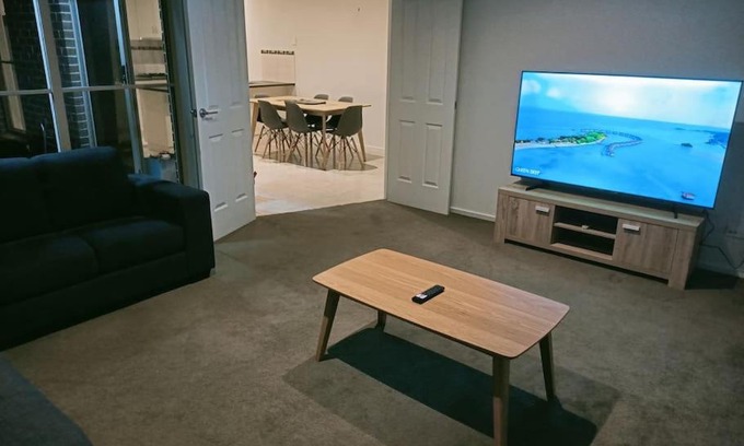 Mount Clear House | Comfortable 3-bedroom home with two car garage