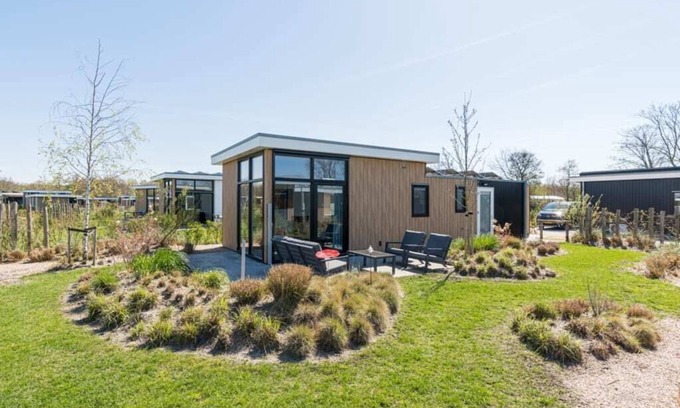 Burgh-Haamstede House | Comfortable 4-person chalet with living room with sofa and 2 lovely armchairs, air conditioning, 2 b