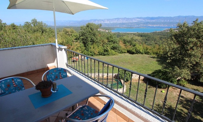 Tribulje Apartment | Comfortable and economical apartment with private parking on the island of Krk