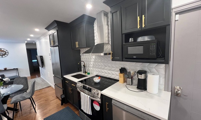 Laval-des-Rapides Apartment | Comfortable and luxurious condo with parking! 5 minutes from Place Bell