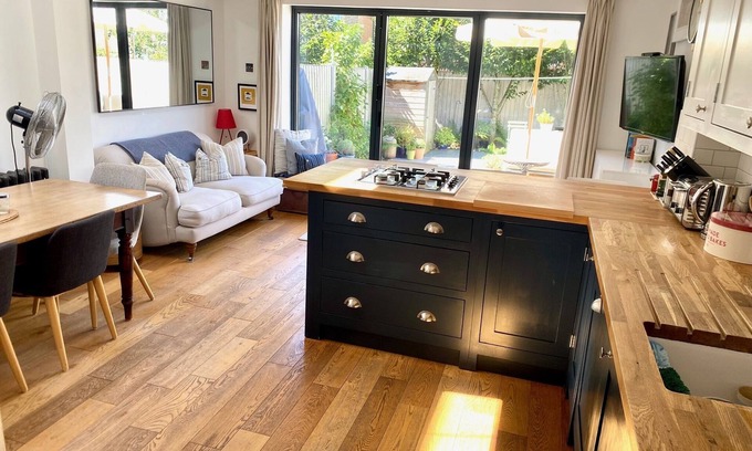 Lewisham House | Comfortable and spacious family home in a quiet London street