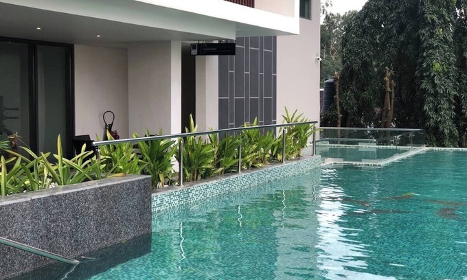North Ridge Apartment | Comfortable and super central apartment with pool and gym facilities in house
