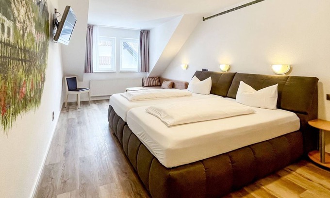 Zueschen House | Comfortable and versatile room -perfect for relaxation, work and exchange