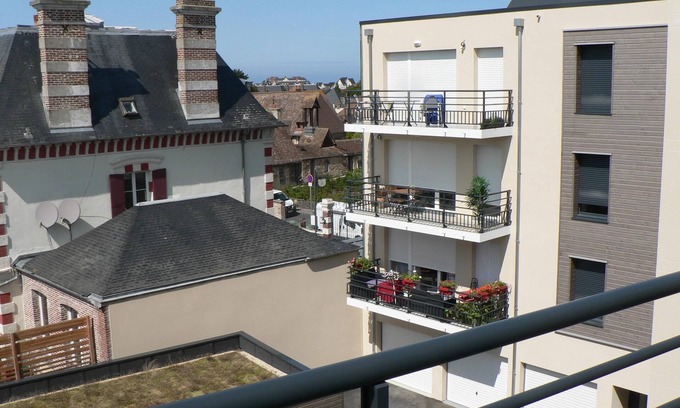 Dives-sur-Mer Apartment | Comfortable apartment with wifi, TV, Balcony, parking, 2 bedrooms, 1 bathroom, 4 people, 57m2