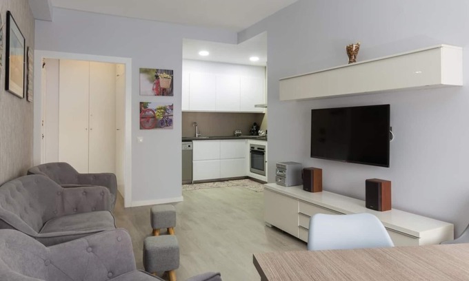 El Poble-sec Apartment | Comfortable apartment with free parking