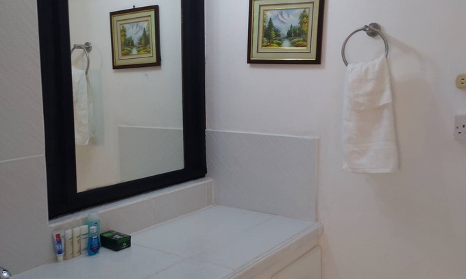 Argyle Apartment | Comfortable Apartment close to Tyrell Bay Marina